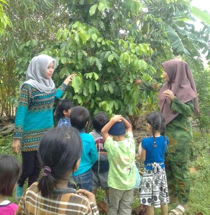 Webinar 3: Wilayah Kelola Perempuan Adat Adalah Simbol Otoritas Perempuan Adat