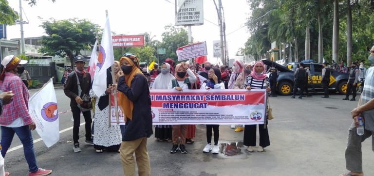 PEREMPUAN AMAN Montong Baan Berjuang atas Wilayah Adat