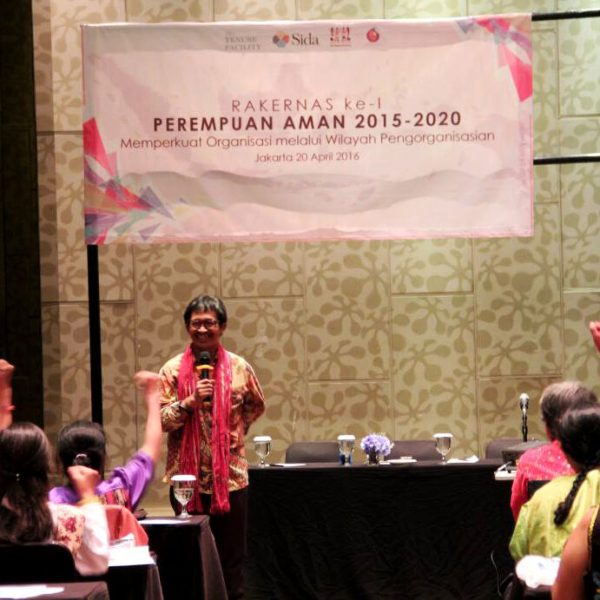 PEREMPUAN AMAN Menggelar Rakernas Pertama Jakarta, 20 April 2016 – Persekutuan Perempuan Adat Nusantara AMAN (PEREMPUAN AMAN) menggelar Rapat Kerja Nasional (Rakernas) ke-1 untuk kepengurusan 2015-2020 dengan tema “Memperkuat Organisasi melalui Wilayah Pengorganisasian” di The Akmani Hotel, Jakarta hari ini.